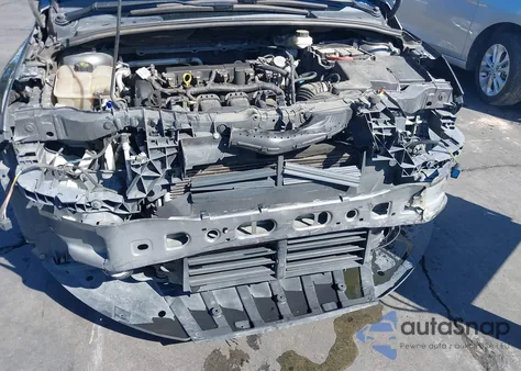 2018 Ford Focus Titanium z USA, uszkodzony, nr VIN 1FADP3J25JL332052